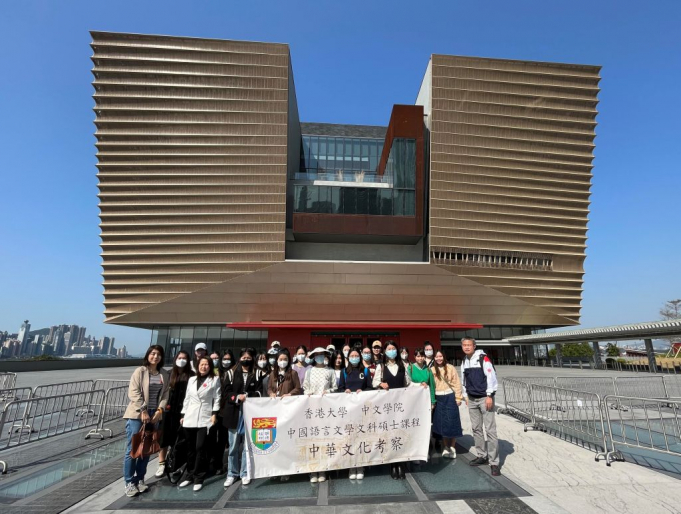 博物館考察之行讓同學體驗館藏嶄新的策展模式，欣賞九百多件由北京故宮博物院借出的珍貴文物。