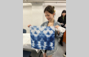同學運用藍染技巧設計出自己喜愛的花紋。